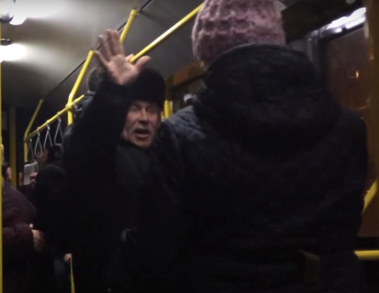Новость - События - Видео дня: "итальянский" пенсионер устроил дебош в полтавском троллейбусе