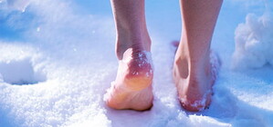 В Днепре парню, уснувшему на кладбище, ампутировали ноги