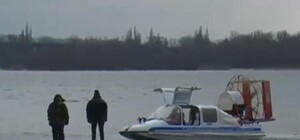 На Полтавщине рыбаки отказывались покидать дрейфующую льдину из-за клева