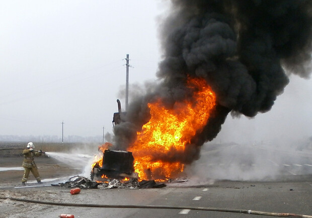 Новость - События - Под Полтавой на трассе сгорел грузовик