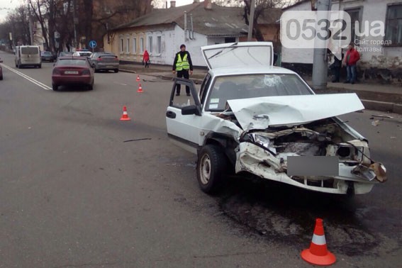 Новость - События - В центре Полтавы столкнулись два автомобиля