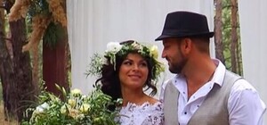 Свадьба по-запорожски: невеста в топике, роспись в лесу и жених верхом на лошади