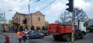 В Днепре снова появилась чудо-машина для ремонта дорог