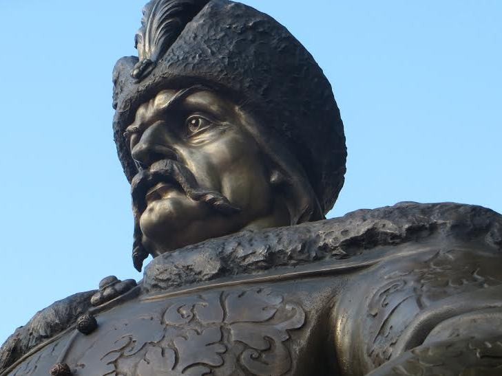 Новость - События - В Полтаве вандалы изуродовали памятник Мазепе