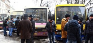Перенесення кiнцевих зупинок примiських маршруток: як реагують львів'яни та селяни