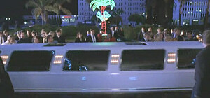 Креатив зашкаливает: по Запорожью разъезжает необычный автомобиль