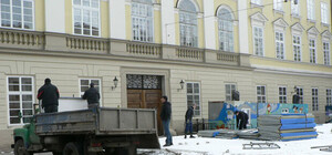 Сезон завершився: в центрі Львова демонтували ковзанку