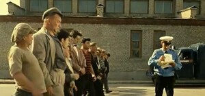 Кто хочет немножко поработать: в Днепре за уборку листьев в парках дают 200 тысяч