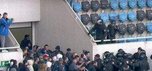 Одесские футбольные фанаты подрались с полицией: опубликовано видео