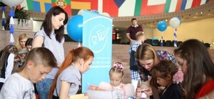 В Киеве наградили финалистов V Всеукраинского конкурса детского рисунка: 