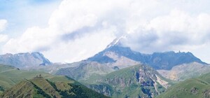 Вертикальный предел: одесские альпинисты попали под камнепад в Осетии