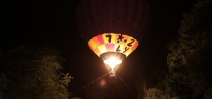 Фотофакт: мешканці Львова катаються на повітряній кулі