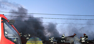 Масштабный пожар в Полтаве: центральный рынок тушили 9 пожарных машин