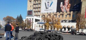 Узнай: зачем на площадь Свободы свозят покрышки и бревна