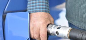 Готовь кошелек: в Украине снова подорожали дизельное топливо и бензин