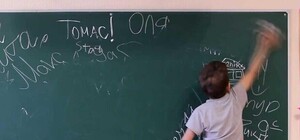 Фотофакт: коммунальщики повесили в центре Киева безграмотный знак