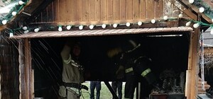 Глінтвейну не вип’єш: рятувальники гасять пожежу на Різдвяному ярмарку у Львові
