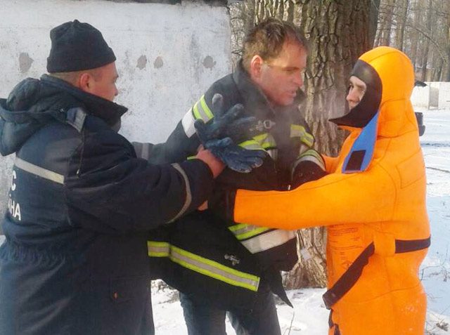 Новость - События - Первый пошел: в Полтаве спасли мужчину, который провалился под лед