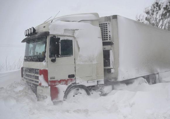 Новость - События - Цифра дня: сколько грузовиков застряло в сугробах на Полтавщине в прошедшие сутки