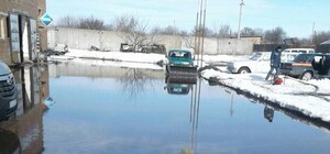 Садись на весла: на Полтавщине талая вода затопила улицы и дворы