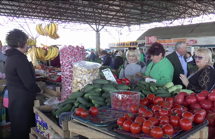 Новость - События - Сравни цены: почем на центральном рынке Полтавы ранние овощи и клубника