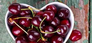 Цены кусаются: в Одессе появился зеленый горошек и черешня