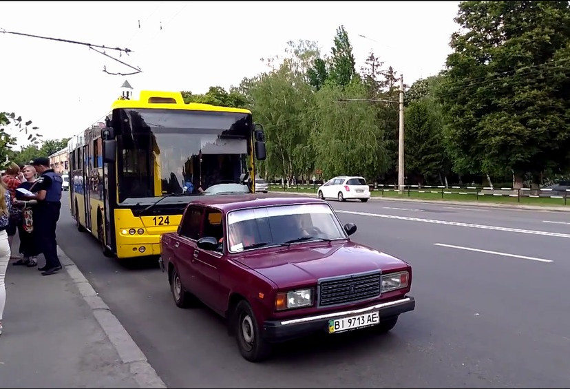 Новость - Транспорт и инфраструктура - Все на выход: в Полтаве кондуктор троллейбуса высадила всех пассажиров