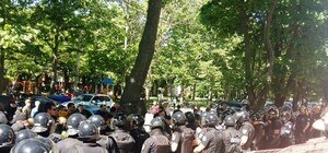 На Фонтане закидали яйцами офис продажи криптовалют: задержали троих человек