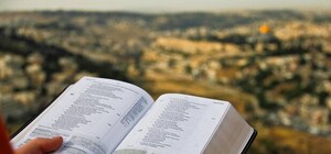 Господу помолятся: в Киеве побьют рекорд по чтению Библии