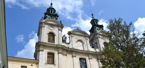 Скандал у храмі: львів’ян обурили заняття з йоги в органному залі