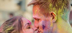 Пожарные машины и килограммы красок: как прошел ColorFest в Одессе