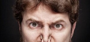 Фотофакт: в Старом городе стоит жуткая вонь из-за слива нечистот на улицы