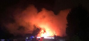 Фото і відео: у центрі Львова чотири години горів склад із побутовою хімією