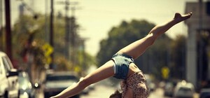 Новий мем: туристи влаштували запальні танці у черзі на кордоні до Польщі