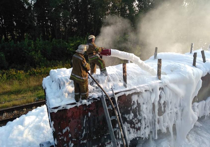 Новость - События - В Полтавской области горел грузовой поезд с бревнами