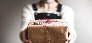 У банці з фарбою: в посилці у Львові знайдено вісім золотих злитків