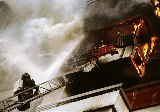 Новость - События - Чудом спасли: на Подоле в одном из домов загорелся балкон