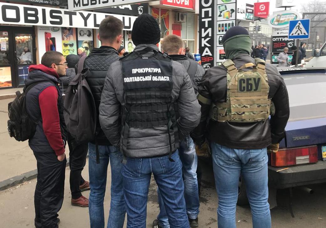 Новость - События - Попался: в Полтаве мужчина за 20 тысяч гривен пытался продать 3 гранатометы и 9 гранат