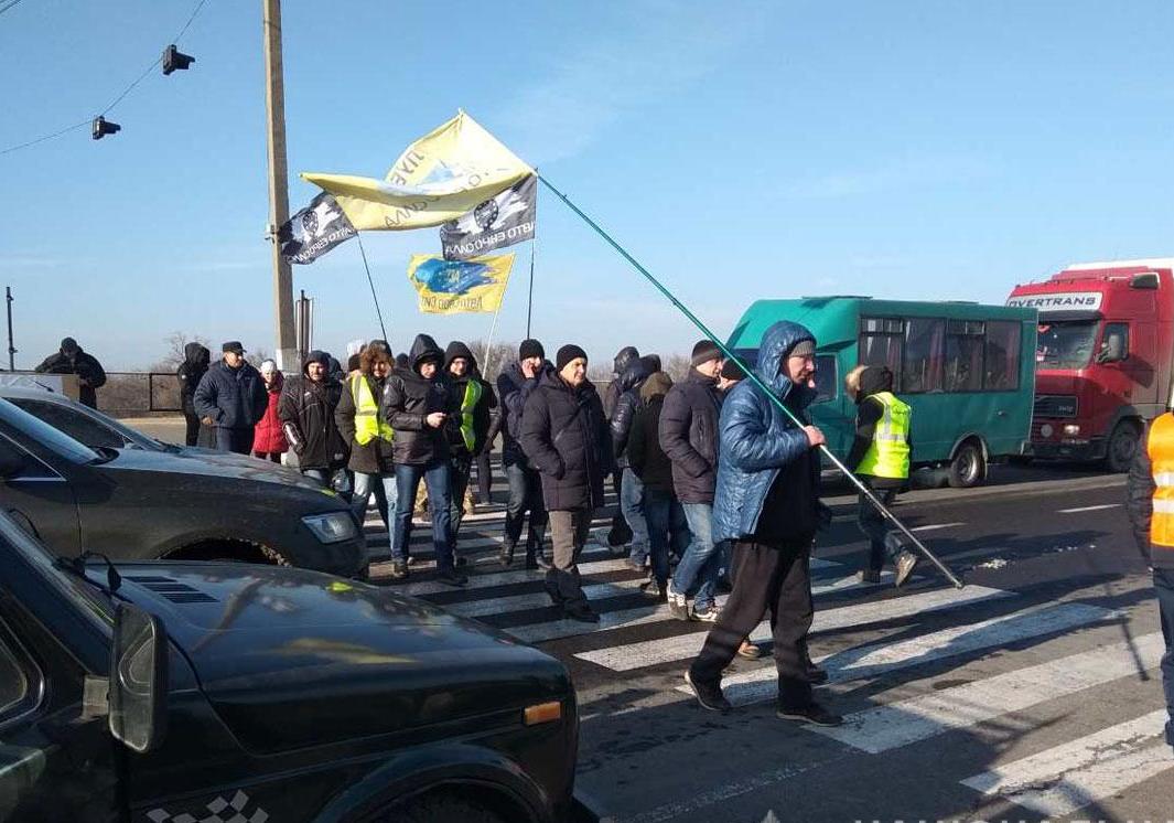 Новость - Транспорт и инфраструктура - Евробляхеры протестуют: на Полтавщине перекрыли 4 дороги, движение ограничено