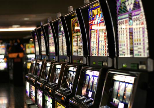 Новость - События - Азартная: на Полтавщине администратор игровых автоматов проиграла 10 000 грн и ограбила заведение
