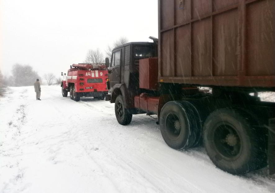 Новость - События - Замело: на Полтавщине 11 грузовиков застряли в снежных сугробах