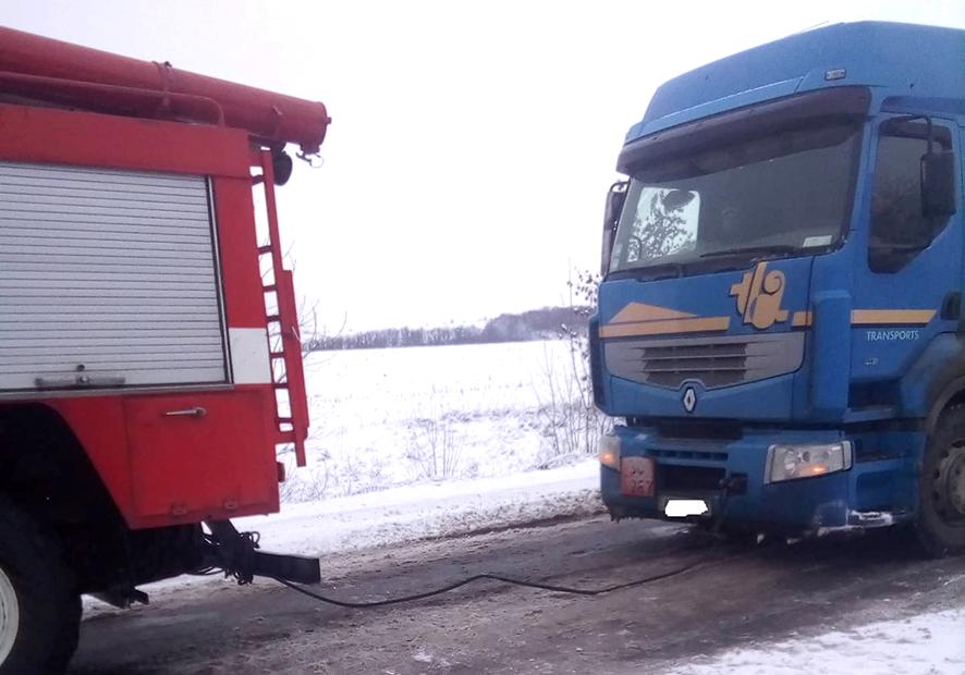 Новость - События - Непогода на Полтавщине: в снежных сугробах застряли 64 человека