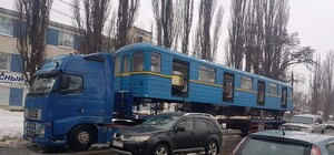 В Киеве начали строить хостел из старых вагонов метро