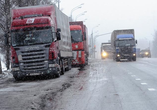 Новость - События - Придется подождать: движение грузовиков на Киев приостановили. Место отстоя - на Полтавщине