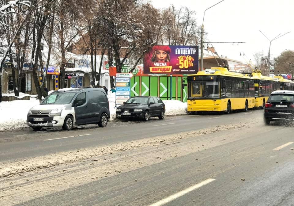 В Полтаве два автомобиля заблокировали движение троллейбусов/Фото: Александр Шацкий
