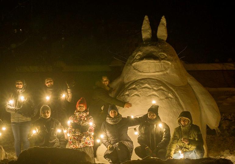 В центре Полтавы появился 3-метровый снеговой герой аниме/Фото: Артур Ароян