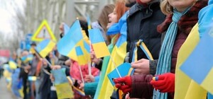 Відео: львівські школярі створили півторакілометровий живий ланцюг