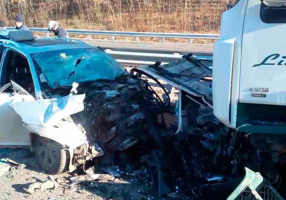 На дороге Киев - Харьков столкнулись грузовик и лехковушка