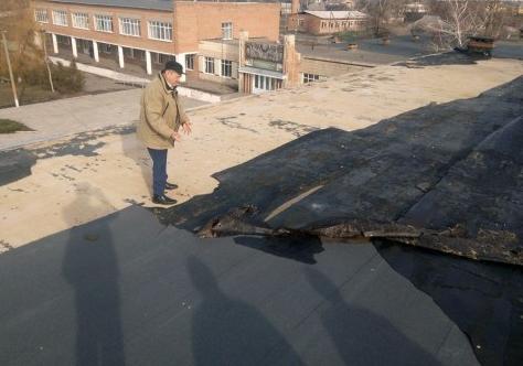 На Полтавщине ветром снесло крышу школы/Фото: exo.in.ua
