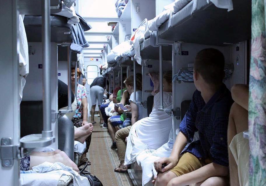 В украинских поездах заменят все подушки. Фото: 112.ua